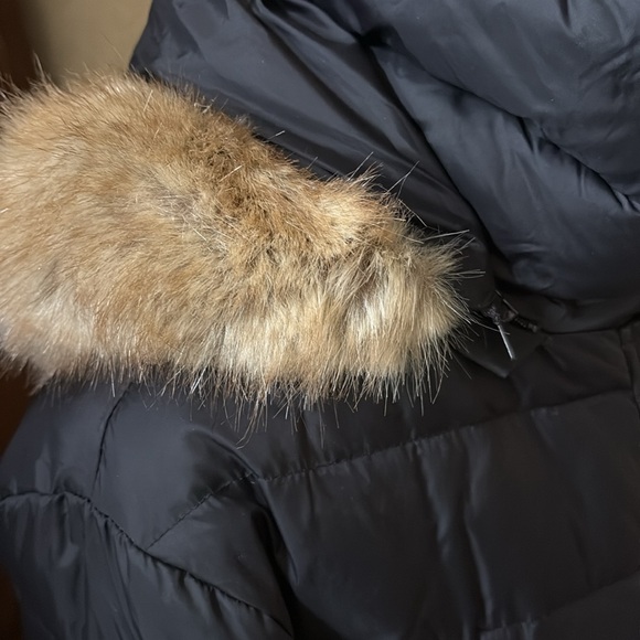Michael Kors Black Quilted Puffer Coat with Fur Trim. - Picture 4 of 10